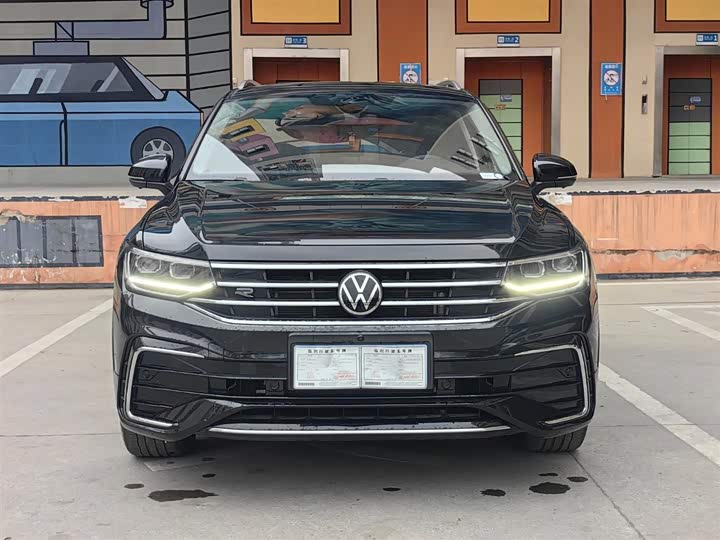 Фото 2 - Volkswagen Tiguan L Pro