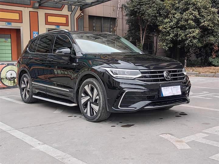 Фото 3 - Volkswagen Tiguan L Pro
