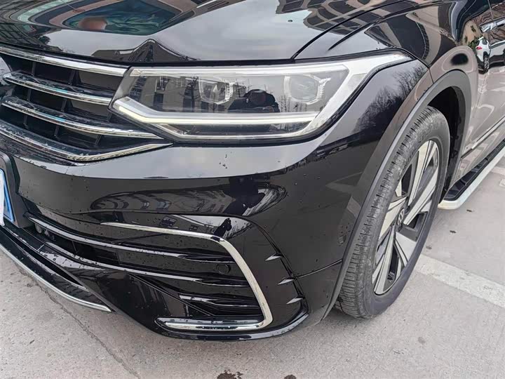 Фото 4 - Volkswagen Tiguan L Pro