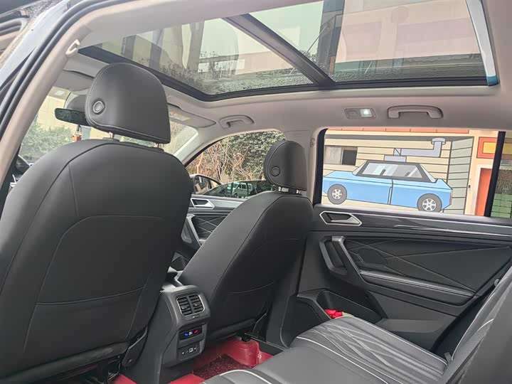 Фото 8 - Volkswagen Tiguan L Pro