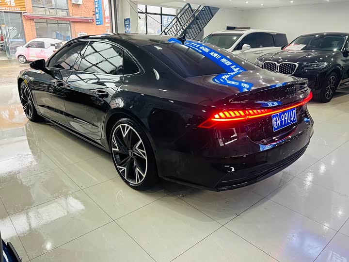 Фото 4 - Audi A7L