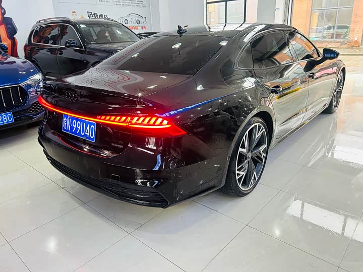 Фото 6 - Audi A7L