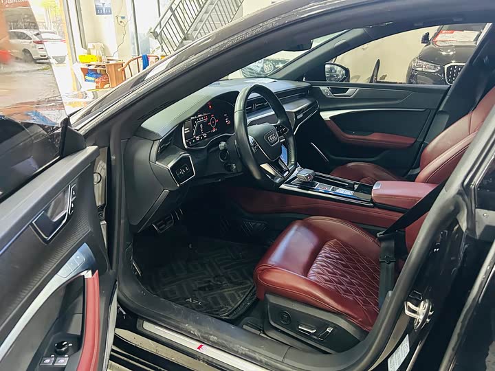 Фото 7 - Audi A7L