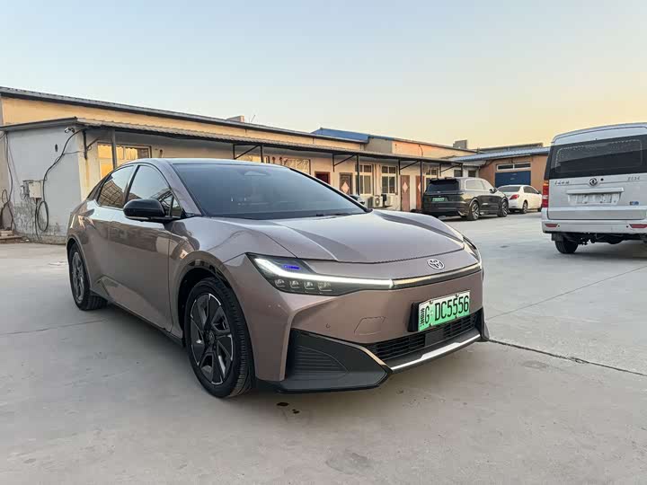 Фото 3 - Toyota bZ3