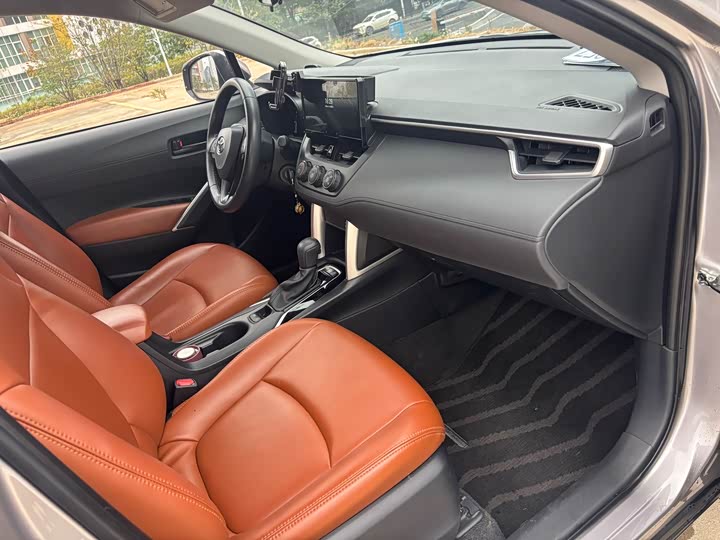 Фото 8 - Toyota Corolla Cross