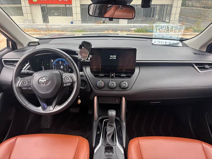 Фото 9 - Toyota Corolla Cross