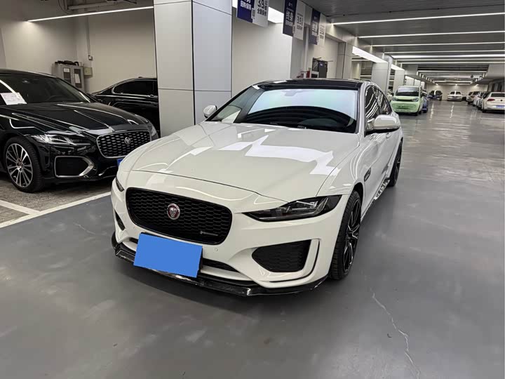 Фото 1 - Jaguar XE L