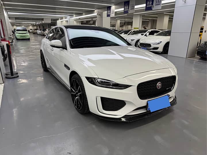 Фото 3 - Jaguar XE L