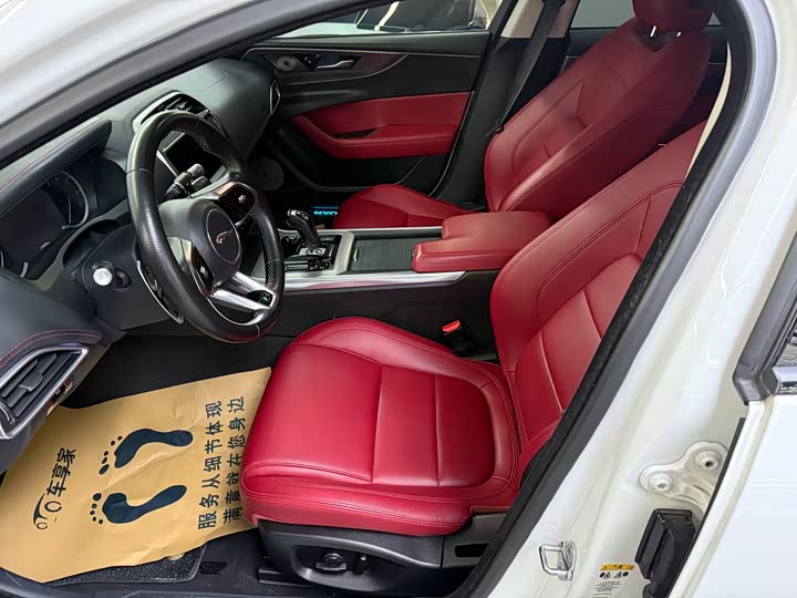 Фото 4 - Jaguar XE L