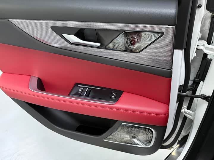 Фото 9 - Jaguar XE L