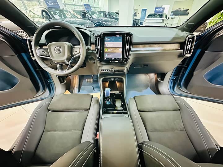 Фото 9 - Volvo C40