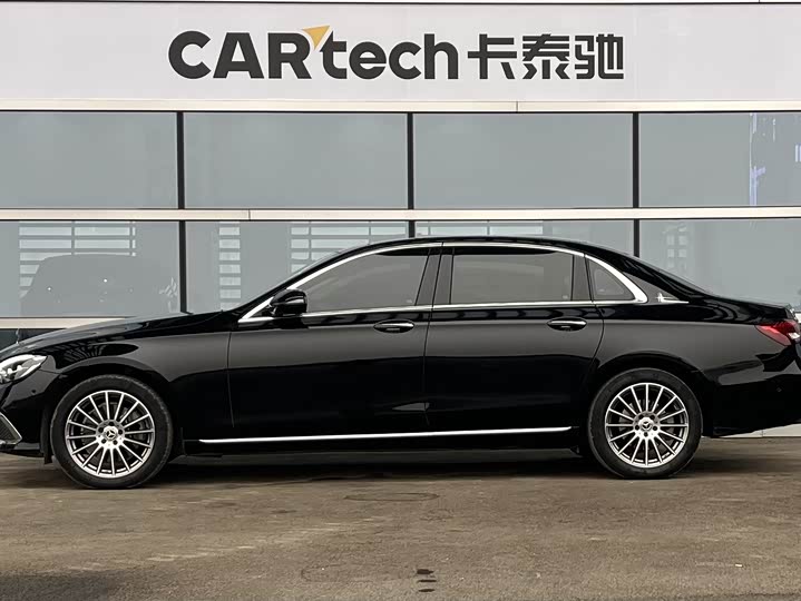 Фото 3 - Mercedes-Benz E-Class