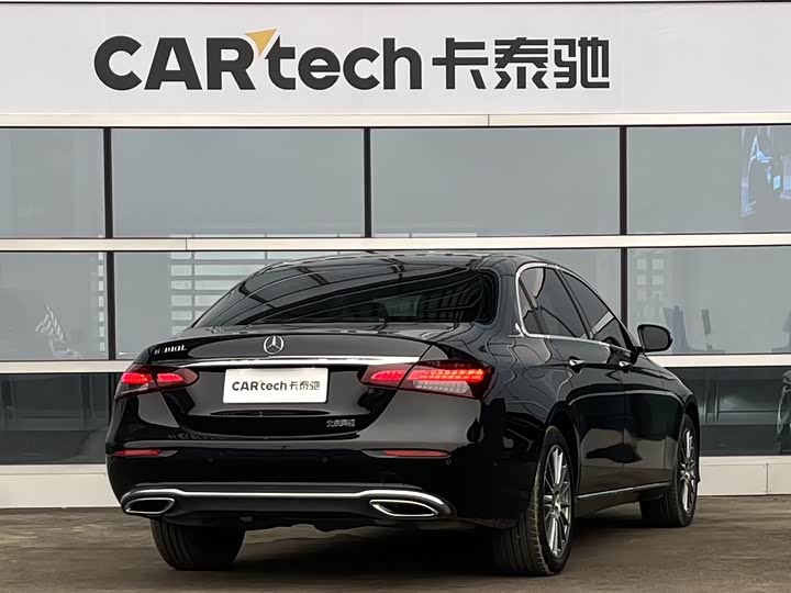 Фото 4 - Mercedes-Benz E-Class