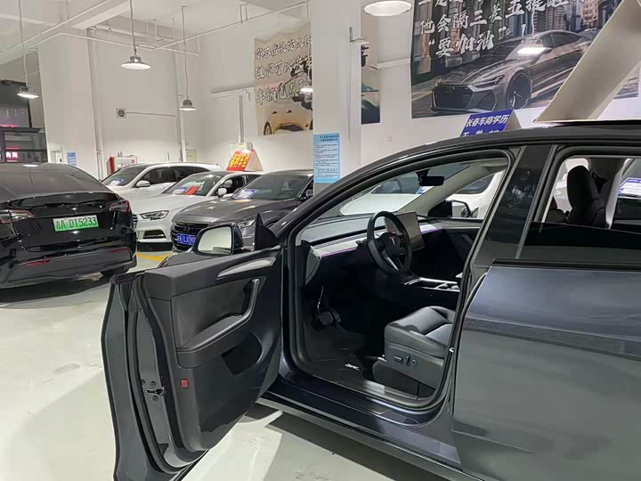 Фото 4 - Tesla Model Y