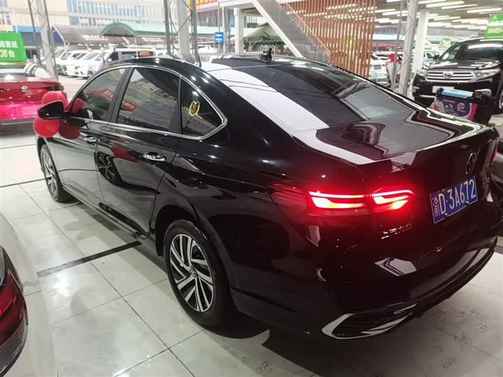 Фото 5 - Volkswagen Lavida