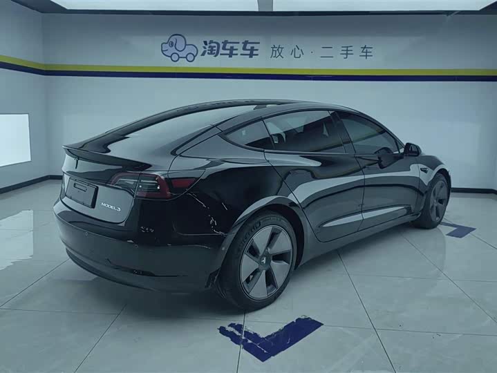 Фото 3 - Tesla Model 3