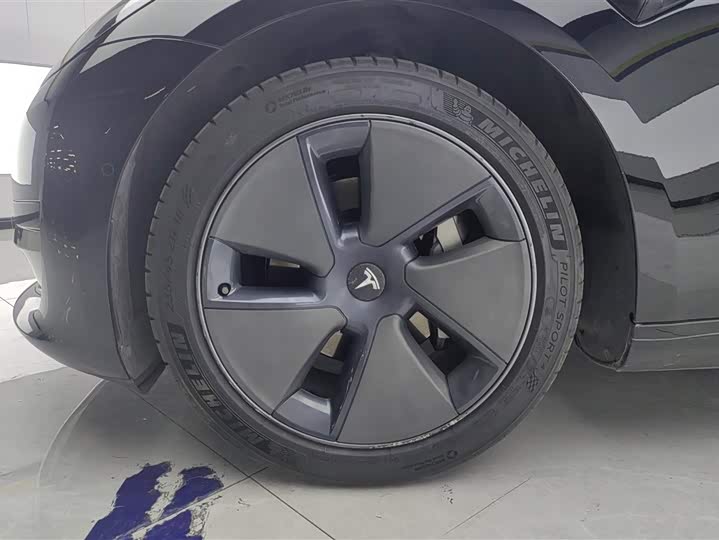 Фото 6 - Tesla Model 3