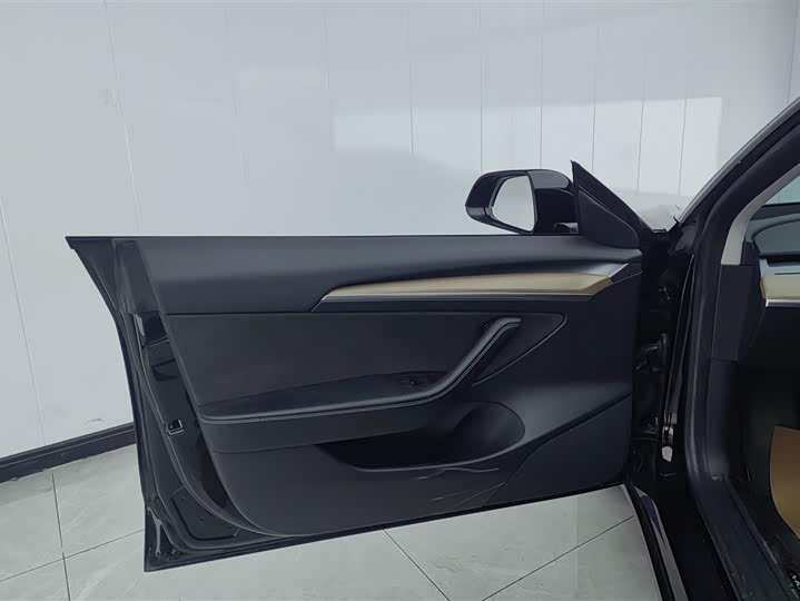 Фото 7 - Tesla Model 3