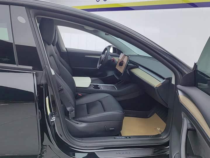 Фото 8 - Tesla Model 3