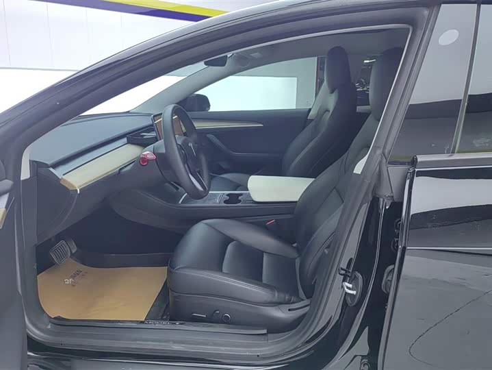 Фото 9 - Tesla Model 3