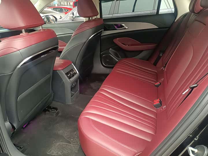 Фото 7 - Hongqi H5