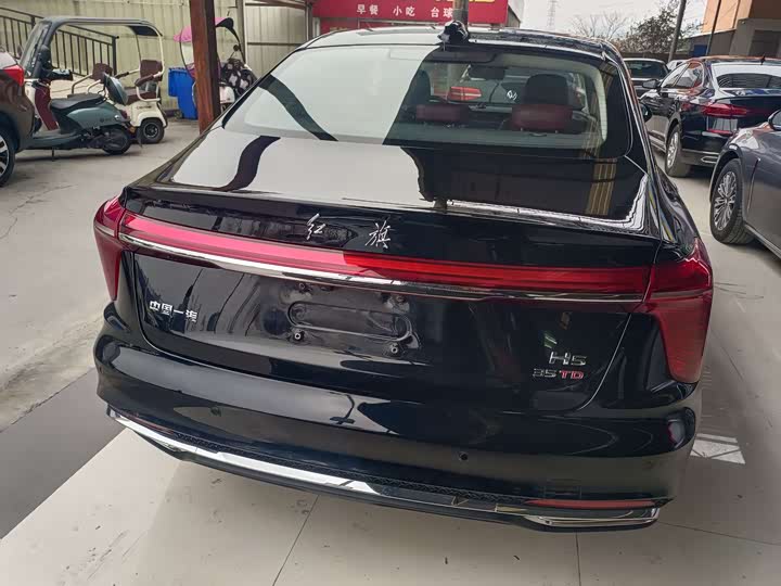 Фото 8 - Hongqi H5