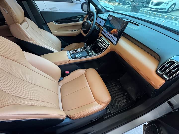 Фото 4 - Geely Atlas L