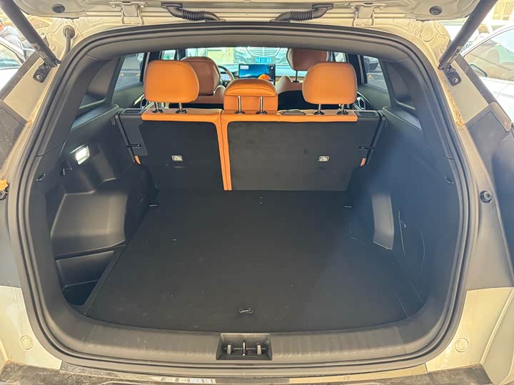 Фото 6 - Geely Atlas L