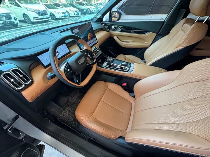 Фото 7 - Geely Atlas L