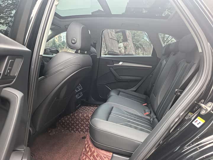 Фото 7 - Audi Q5L