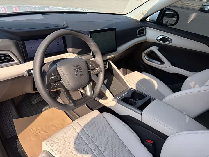 Фото 3 - BYD Yuan Up