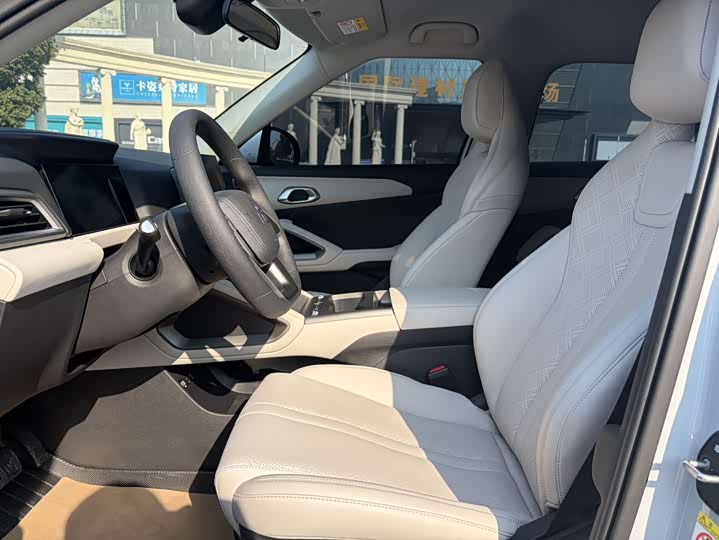 Фото 4 - BYD Yuan Up