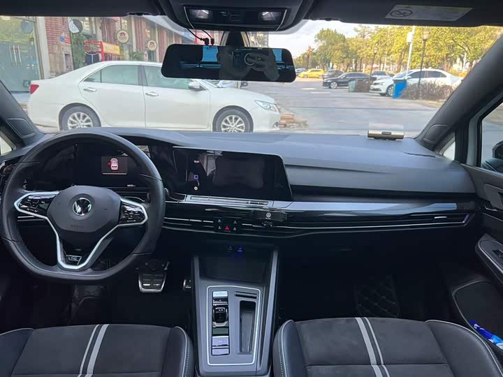 Фото 3 - Volkswagen Golf