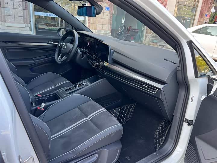 Фото 5 - Volkswagen Golf