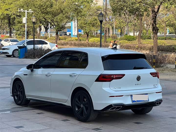 Фото 9 - Volkswagen Golf