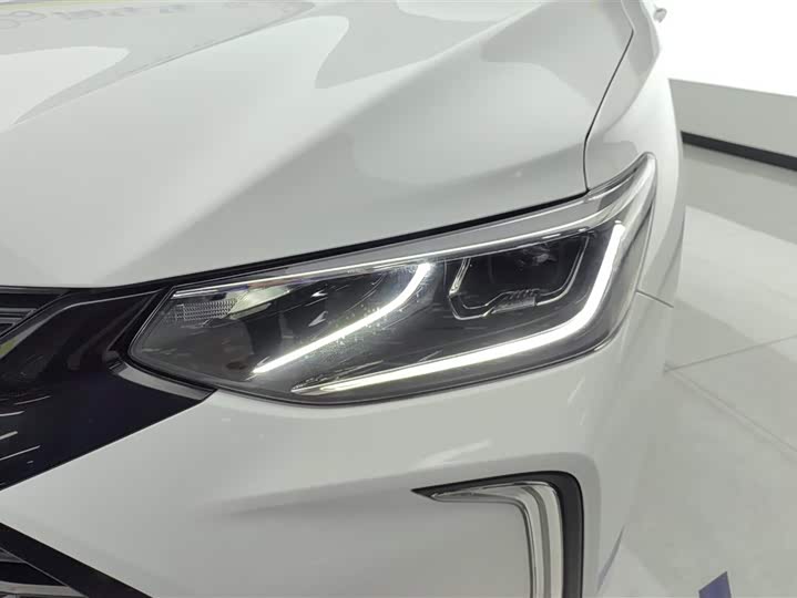 Фото 5 - Chevrolet Tracker