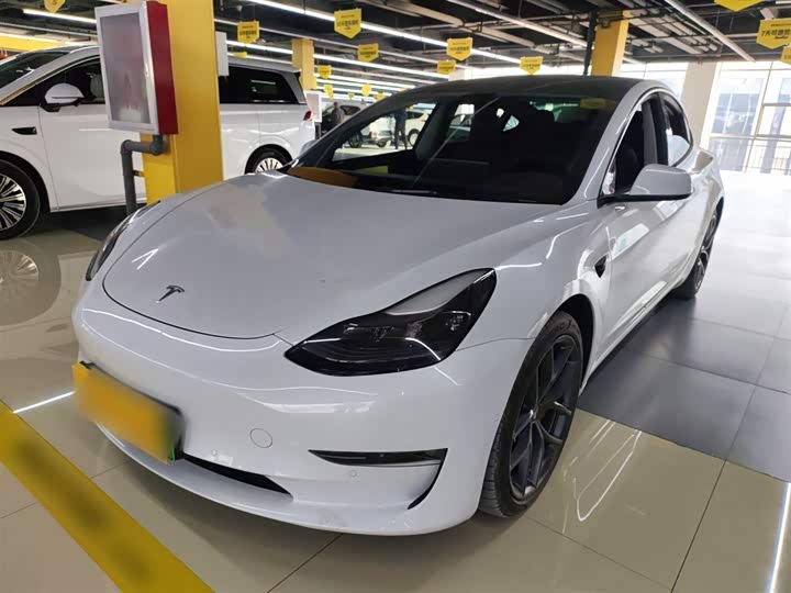 Фото 1 - Tesla Model 3