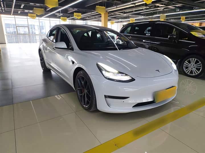 Фото 4 - Tesla Model 3