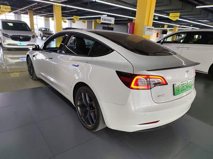 Фото 5 - Tesla Model 3