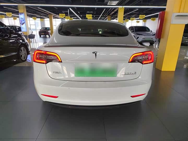 Фото 6 - Tesla Model 3