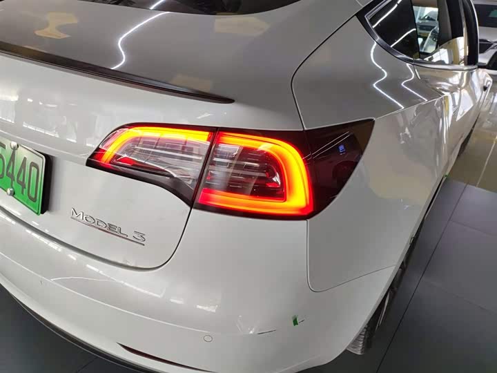 Фото 8 - Tesla Model 3