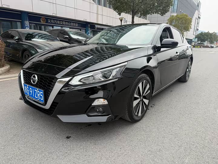 Фото 1 - Nissan Teana