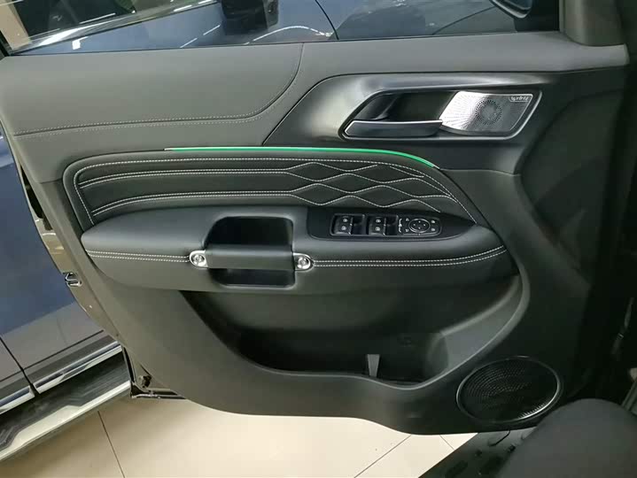 Фото 7 - Tank 300