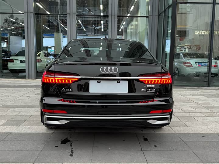 Фото 5 - Audi A6L