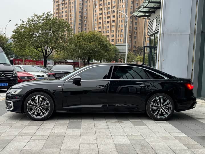 Фото 7 - Audi A6L