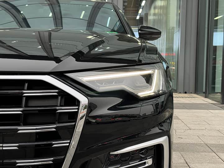 Фото 8 - Audi A6L