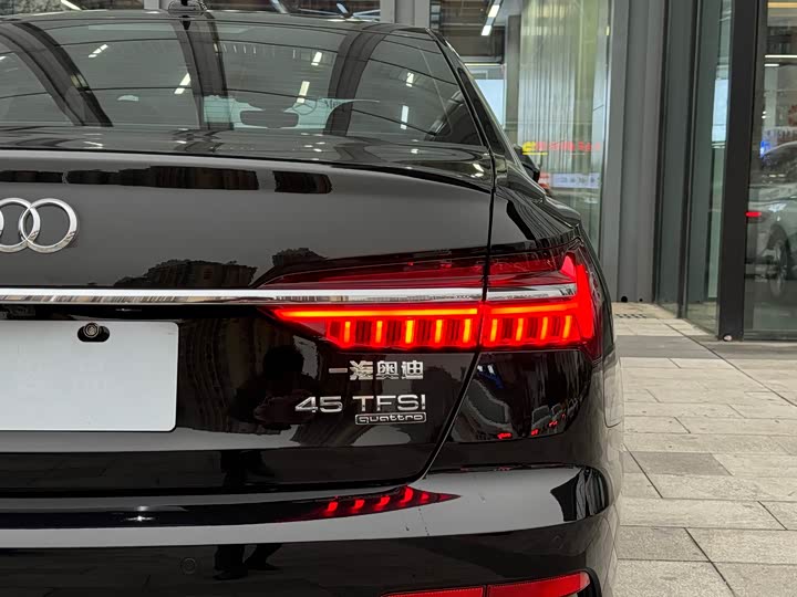 Фото 9 - Audi A6L