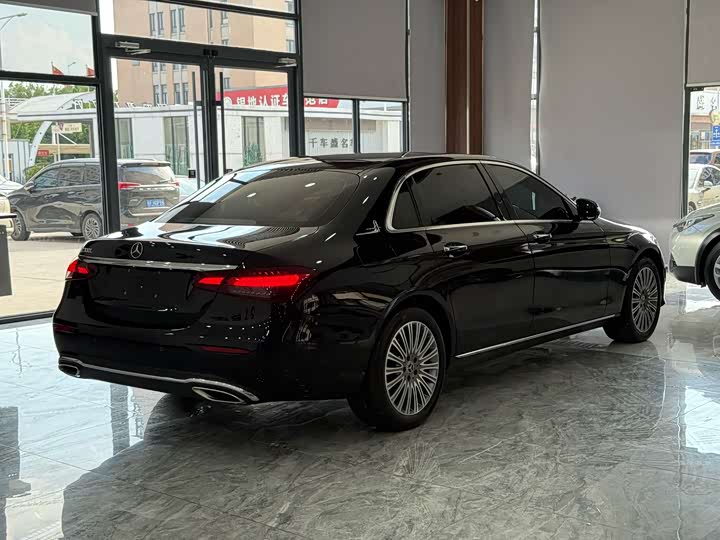 Фото 2 - Mercedes-Benz E-Class