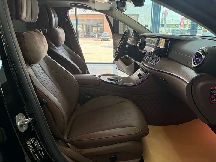 Фото 4 - Mercedes-Benz E-Class