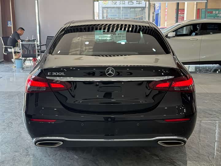 Фото 7 - Mercedes-Benz E-Class